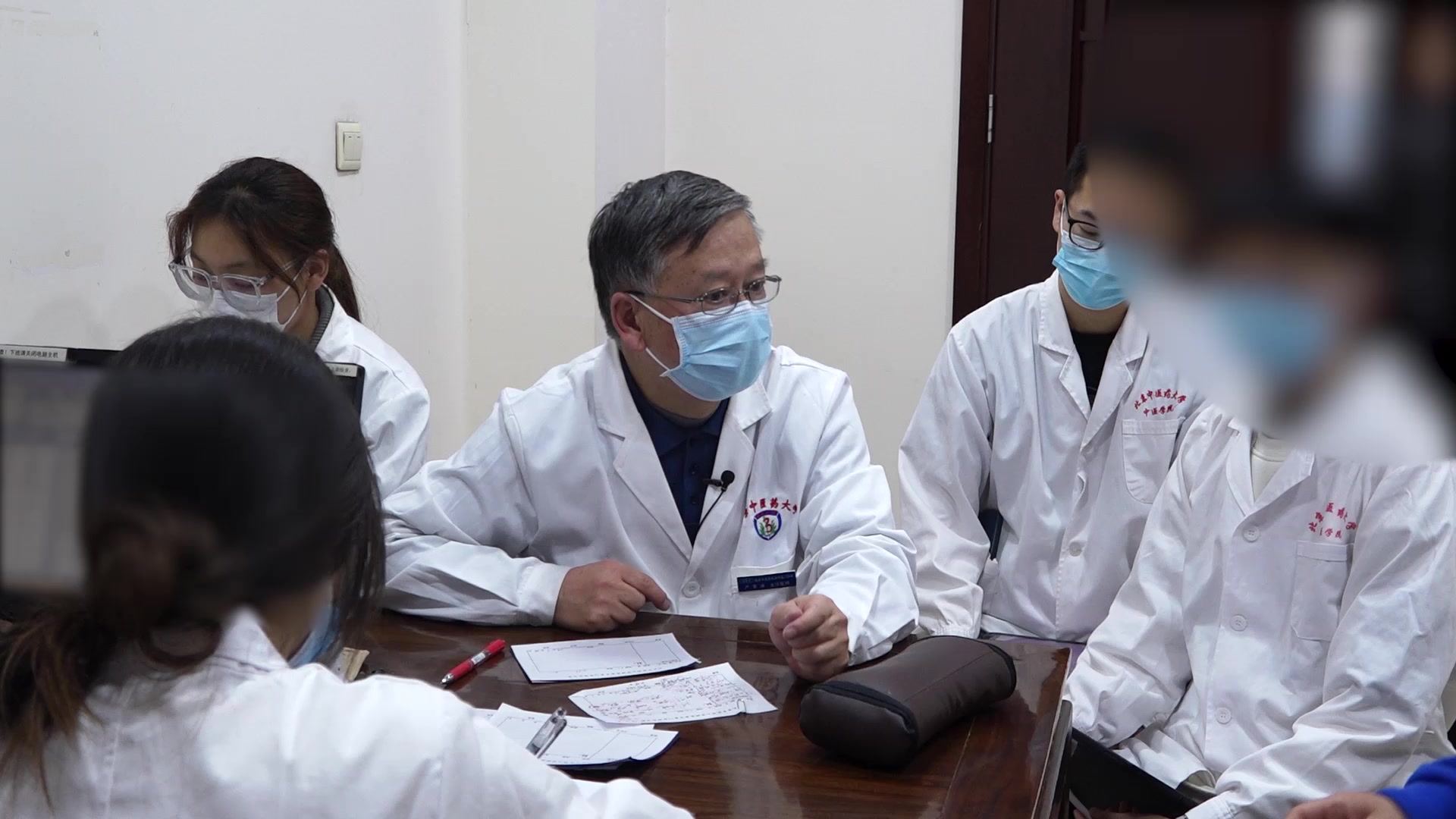 上热下寒：51岁女性口腔溃疡反复伴关节晨僵的引火下行合温经通痹法