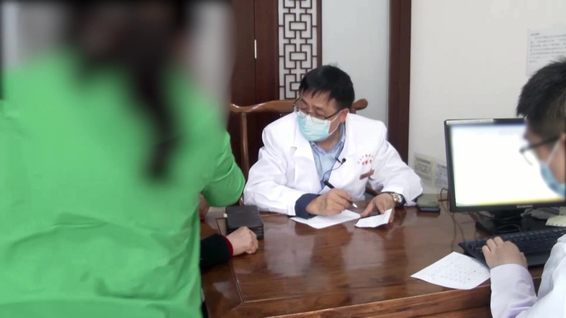 肝胆湿热气滞：80岁女性胆囊结石胁下胀痛的清热利湿疏肝法