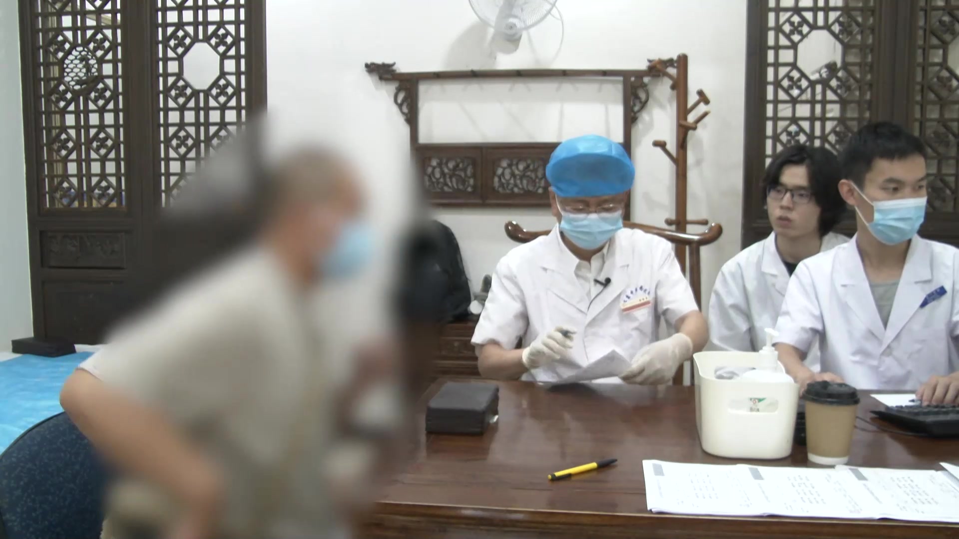 脾肾阳虚兼肝郁：45岁男性泄泻15年伴视力模糊的温脾肾疏肝法