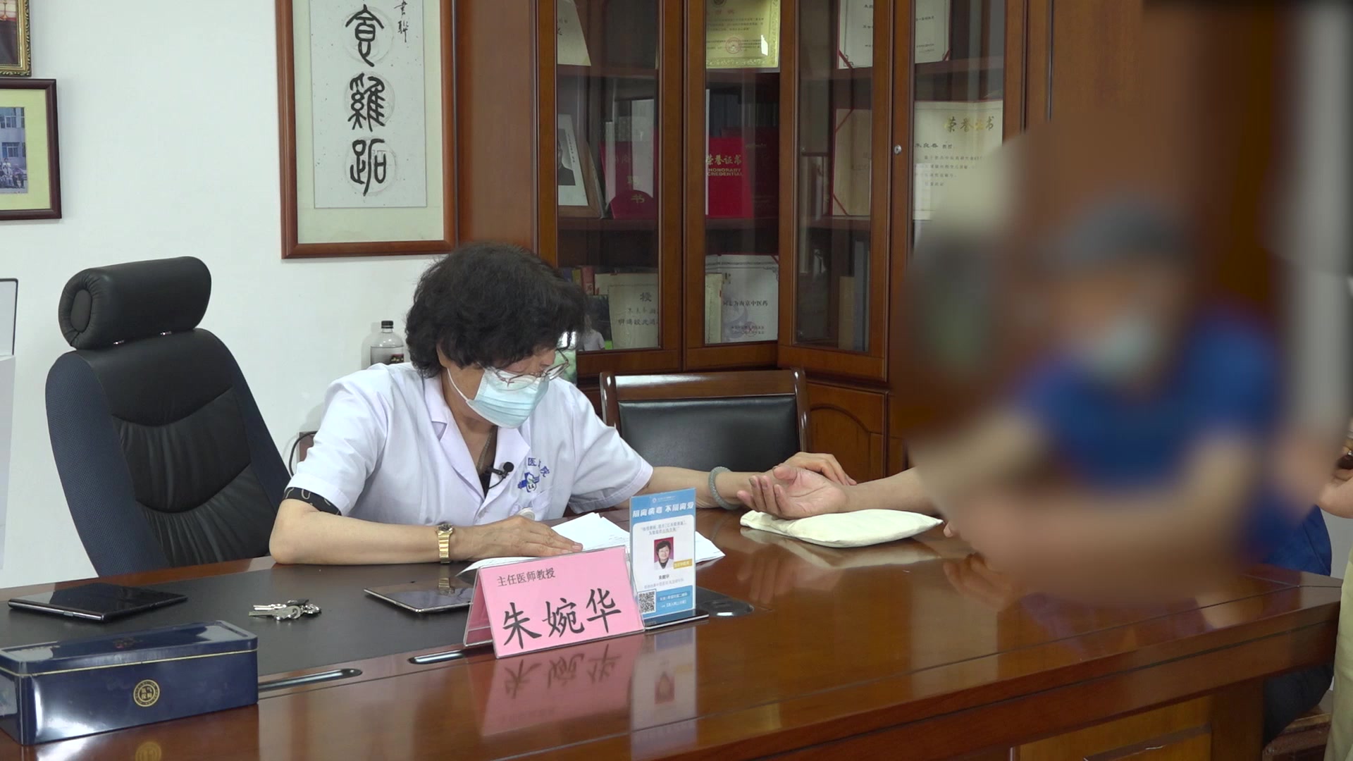 气阴两虚痰热恋肺：70岁肺癌化疗后咳嗽粘痰的扶正化痰带瘤生存法