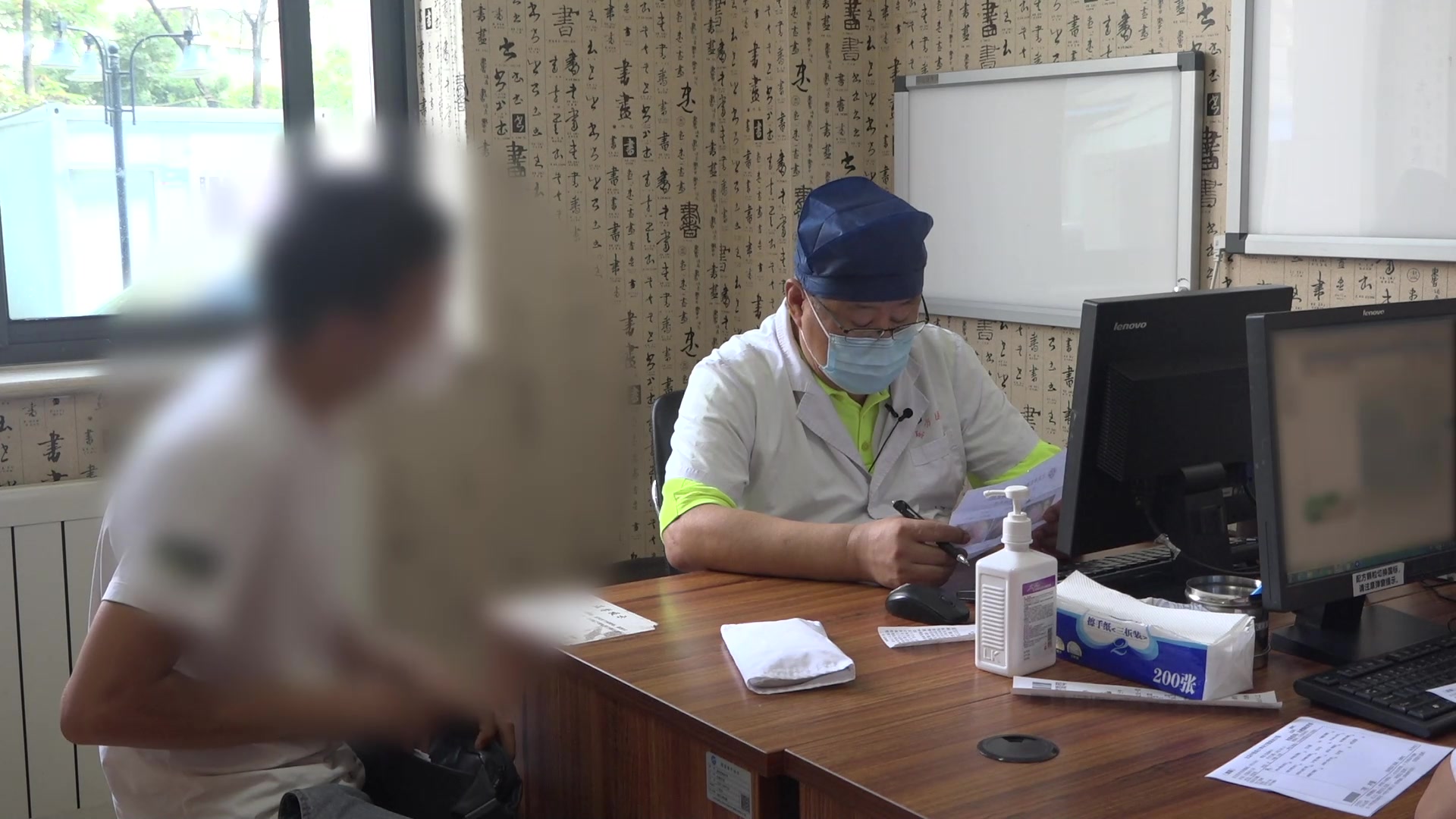 寒湿内蕴肠络瘀滞：31岁公交司机溃疡性直肠炎便血的温化寒湿法与养生指导