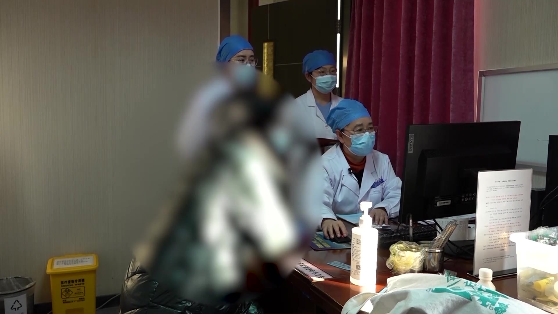 肝郁气滞湿热下注：38岁结节性甲状腺肿患者心情抑郁伴便滞的疏肝导滞法