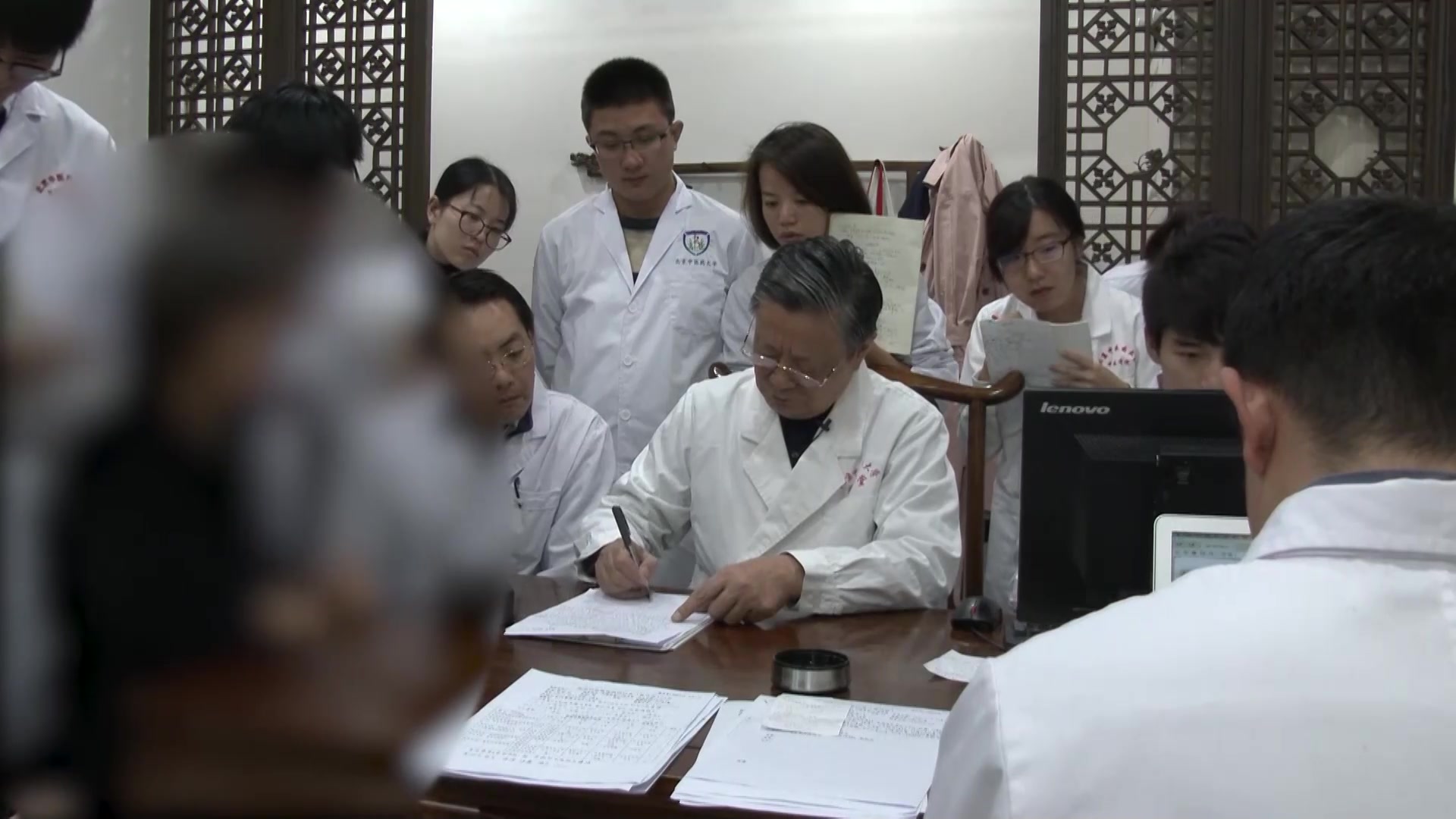 瘀血内阻阴阳失调：61岁女性身体冷热不调十余年的活血通络法