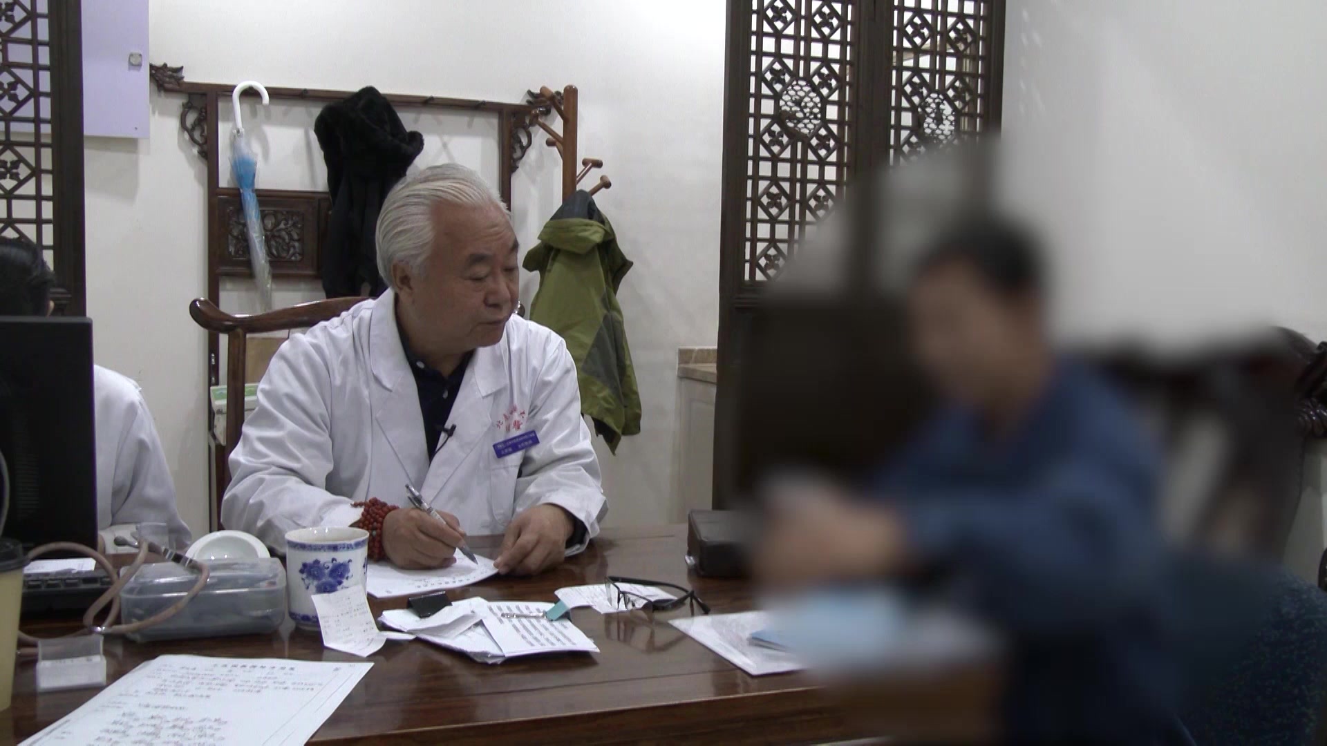 寒热错杂证：49岁男性慢性腹痛13年的辛开苦降法