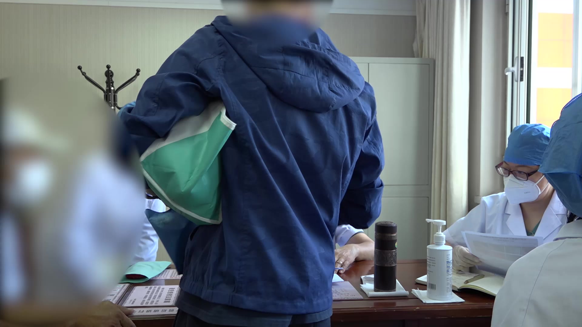 痰瘀互结胃气上逆：64岁萎缩性胃炎患者呃逆的扶正化瘀降逆法