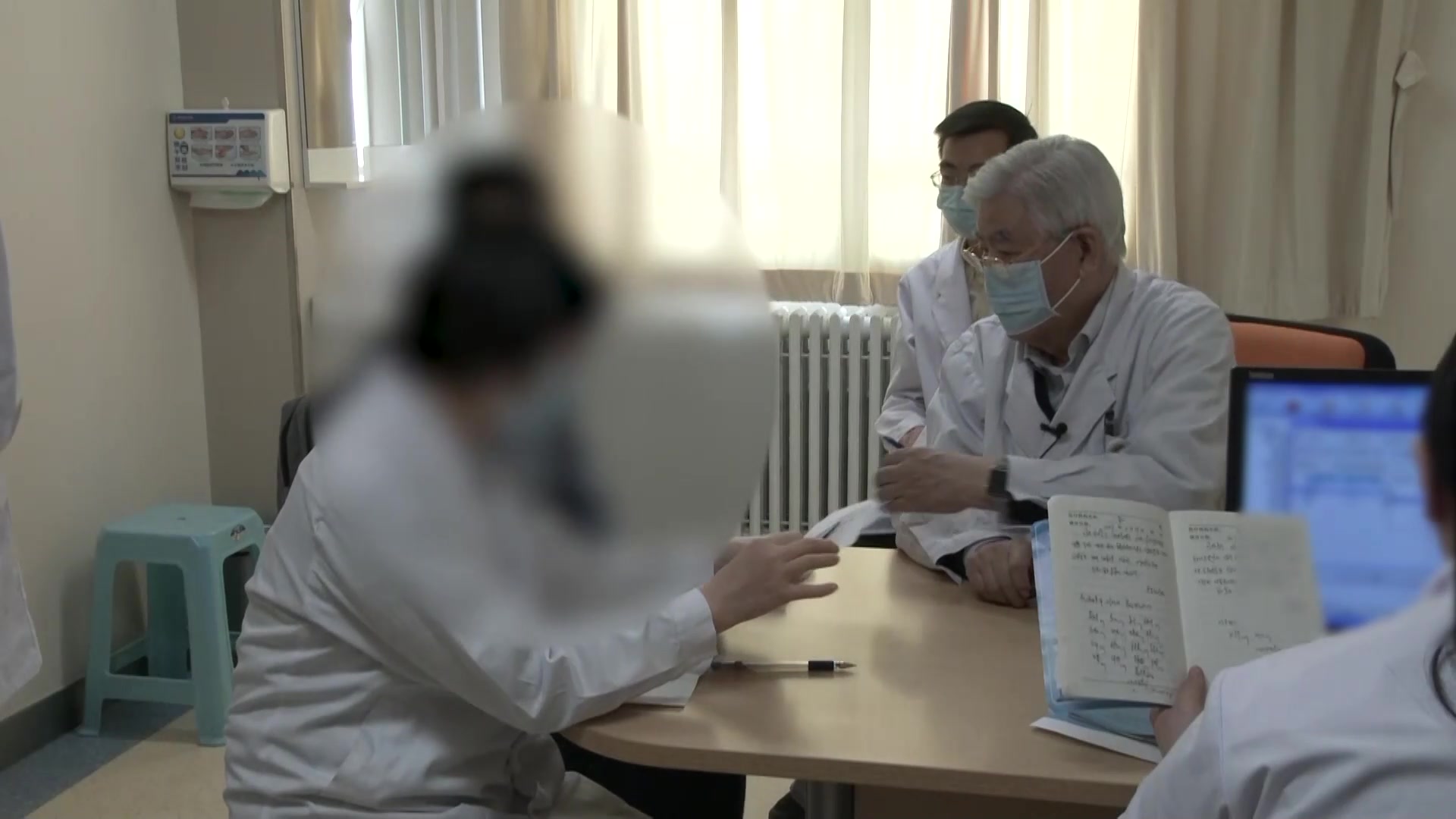 气阴两虚营卫不和：25岁男性过敏性鼻炎缓解后手脚发凉的养阴润燥法