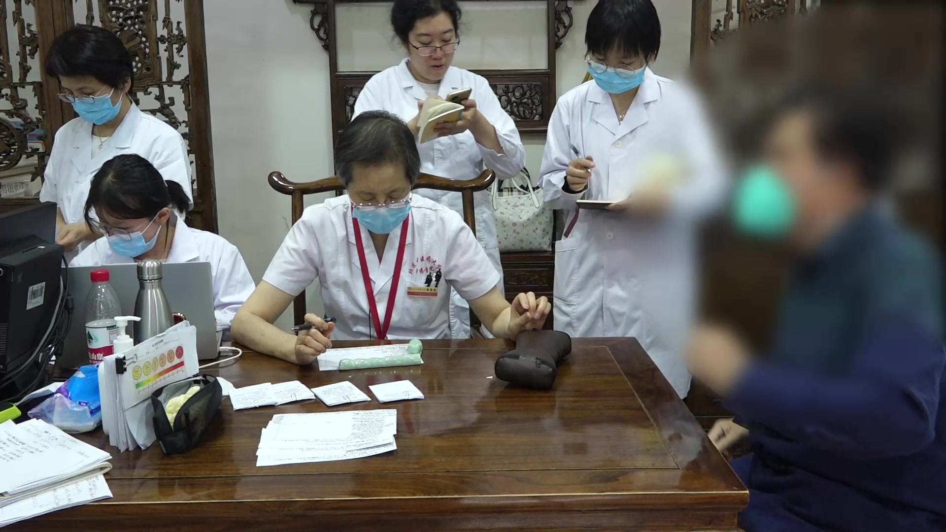 正虚毒恋心神不宁：63岁胃癌术后失眠的中医扶正安神法