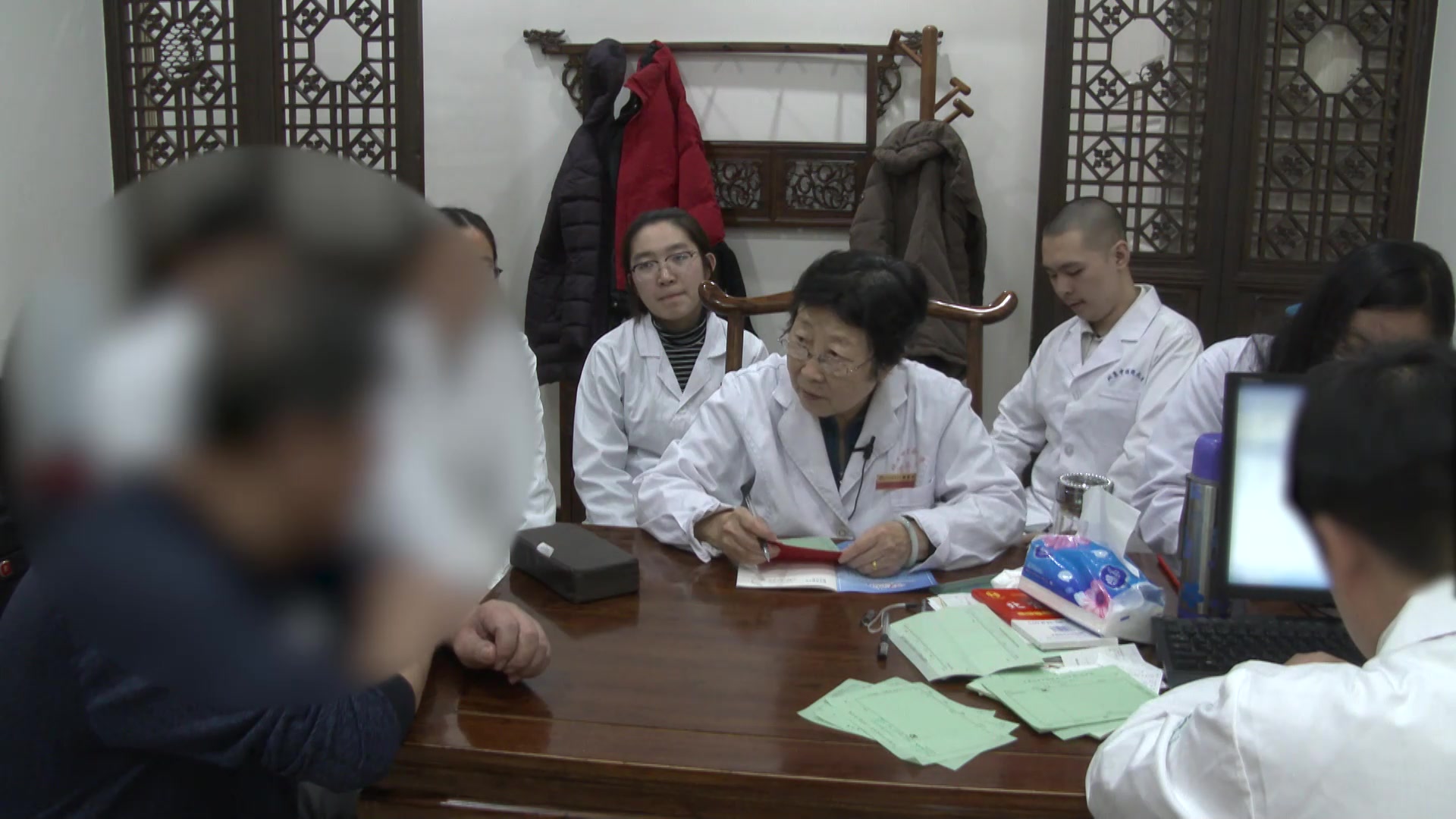 脾虚湿蕴气滞：58岁男性心下痞闷嗳气的辛开苦降法