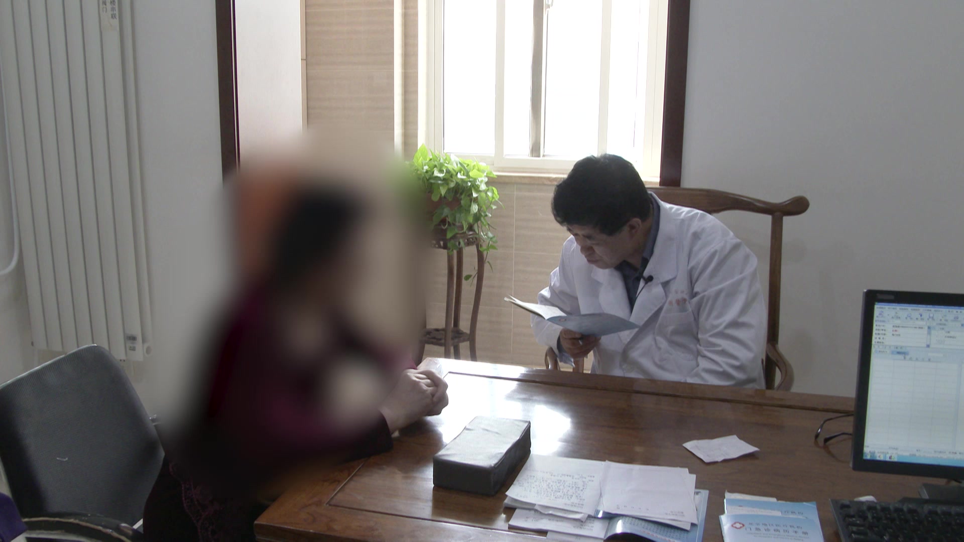 肝郁脾虚证：53岁女性失眠5年伴头晕情绪低落的疏肝健脾安神法