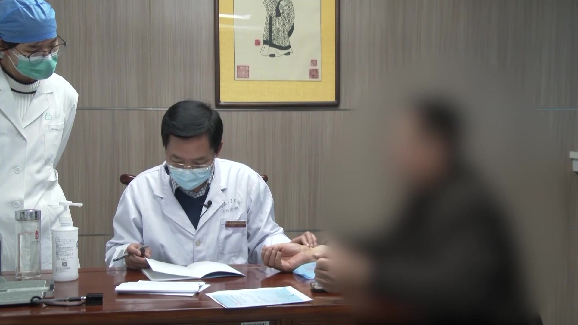 脾肾亏虚湿浊内蕴：65岁慢性肾炎患者疫苗后腹泻的守方调治