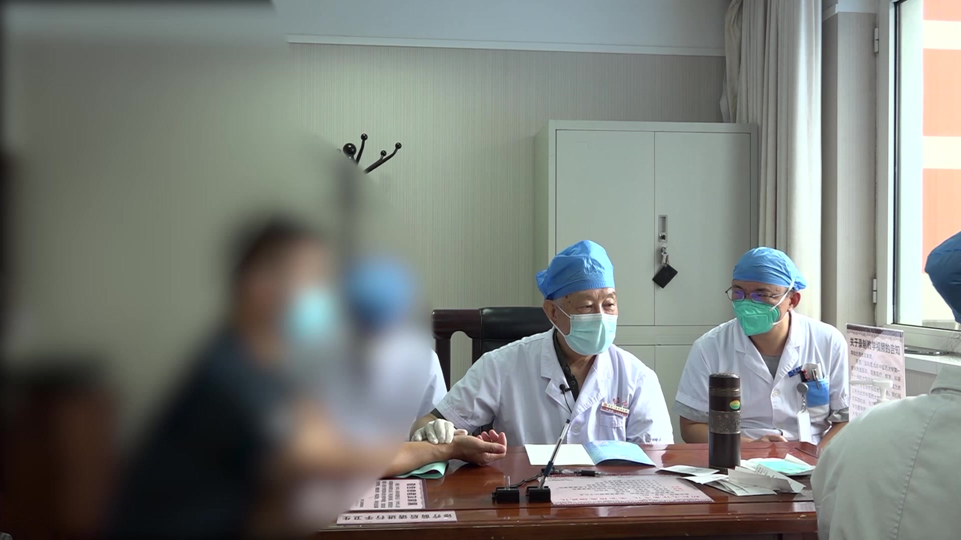 脾虚湿滞胃失和降：53岁男性口臭伴小便无力的健脾和胃化湿法