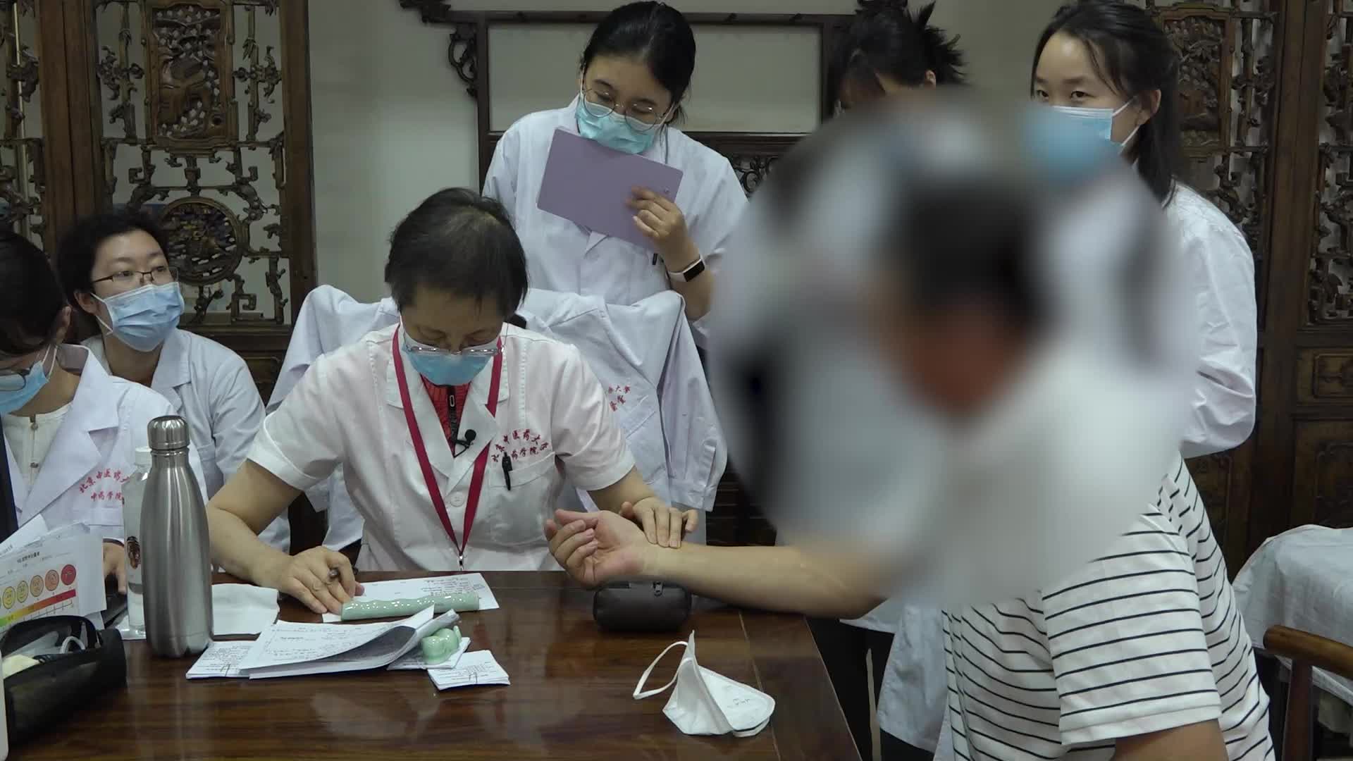 正气渐复余邪外扰：67岁过敏性鼻炎复诊反酸关节痛的扶正通阳法