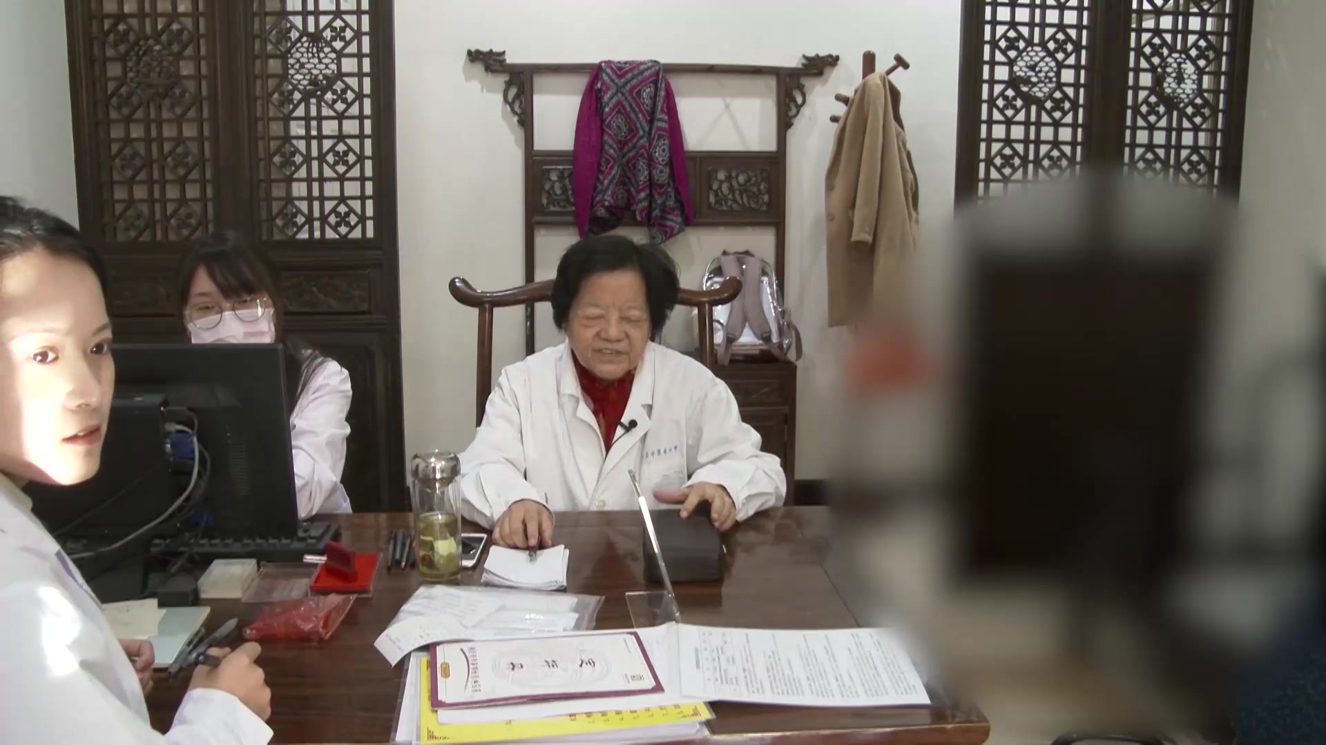 寒凝血瘀湿热下注：26岁女性痛经伴带下阴痒的中医辨治