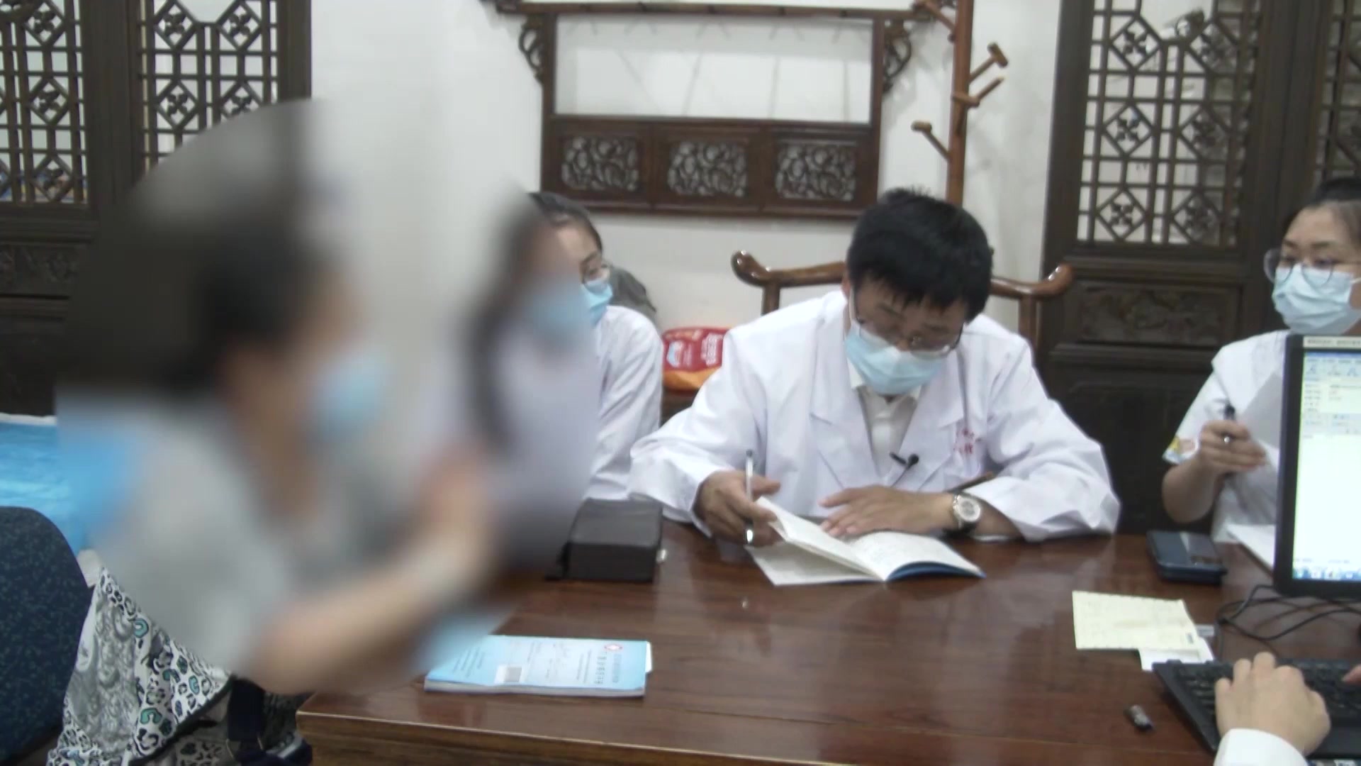 气郁痰凝：62岁瘿瘤患者复诊脚凉失眠的调畅气机法