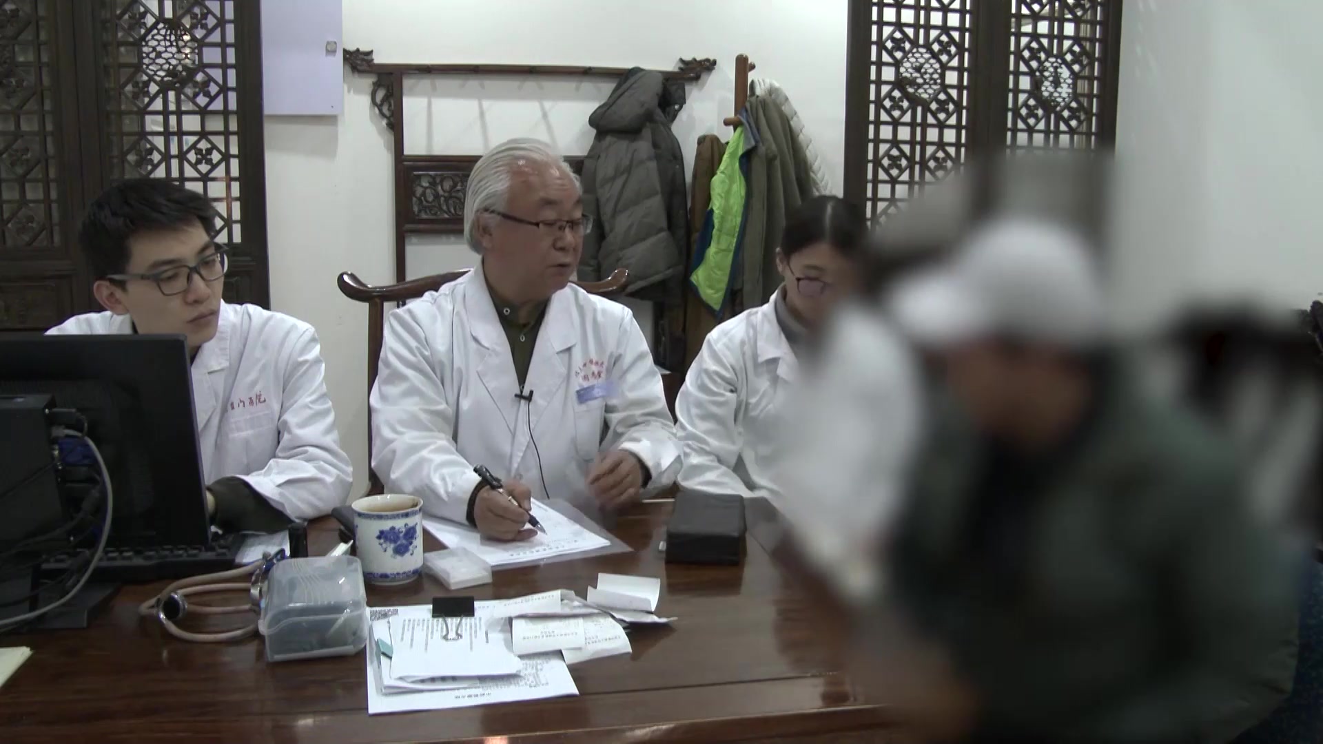 脾肾阳虚关门不固：54岁男性中风后冬季肛门水样分泌物的四逆汤温阳法