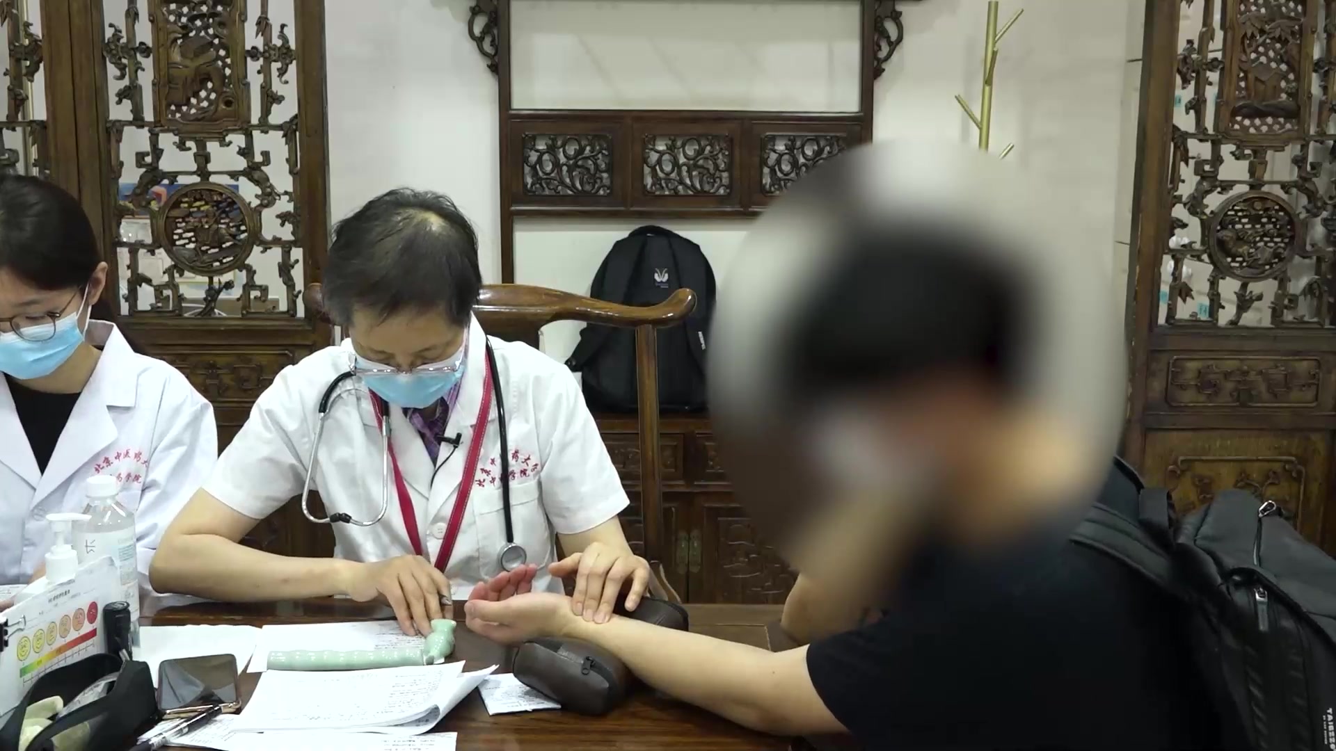 手部小血肿伴纳差困倦：18岁男学生皮损兼脾胃症状的观治思路