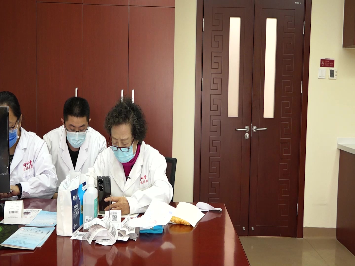 心肝火旺阴虚血燥：42岁女性失眠经前头痛的清心泻肝滋阴法