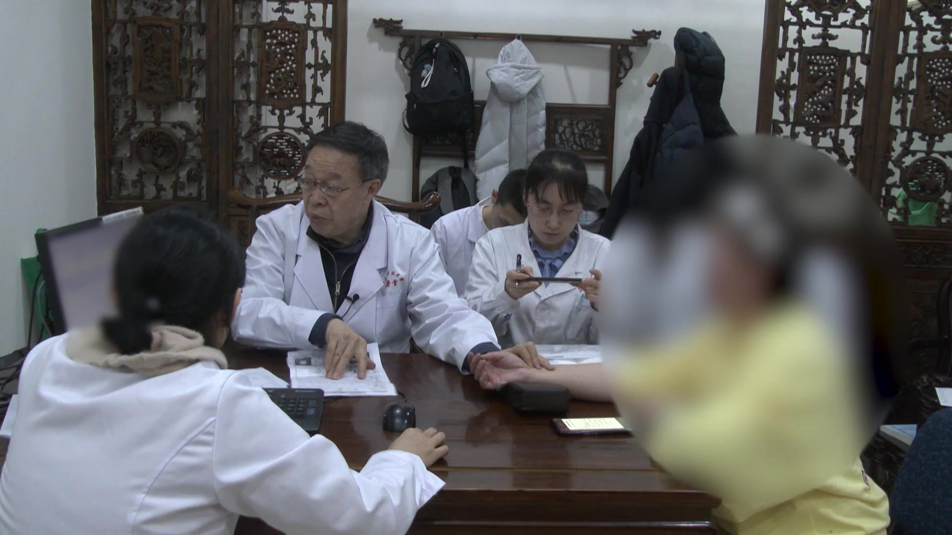 脾肾两虚湿浊内蕴：42岁肾炎高血压头痛的健脾补肾利湿法