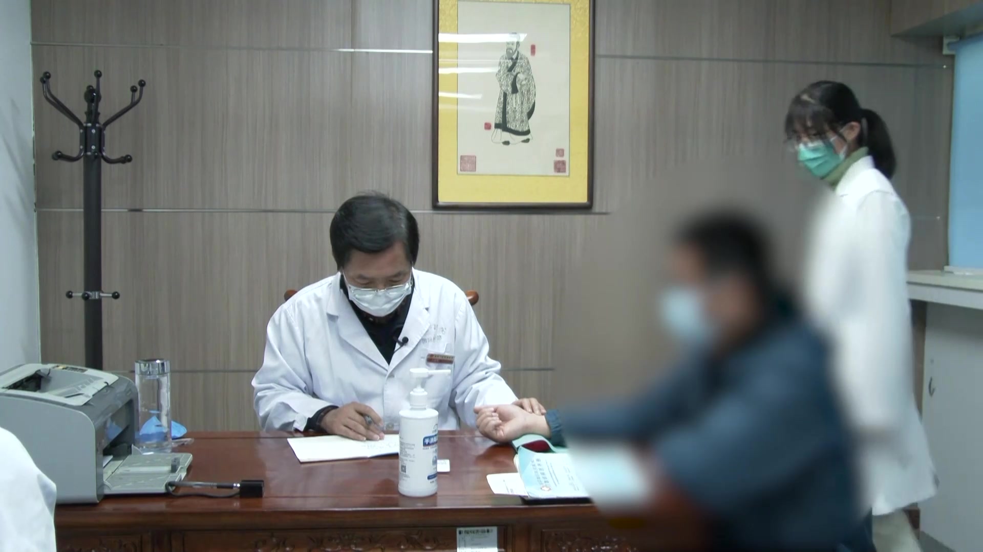 脾胃湿热证：50岁女性血脂偏高伴大便黏臭口臭之清热化湿法