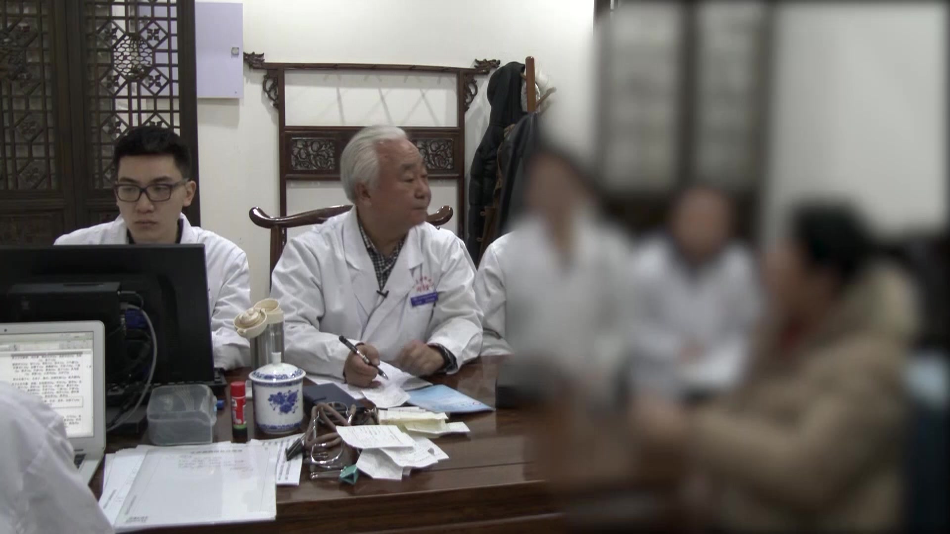 脾胃虚弱寒热错杂：60岁女性胃痛加重2月的健脾和胃止痛法