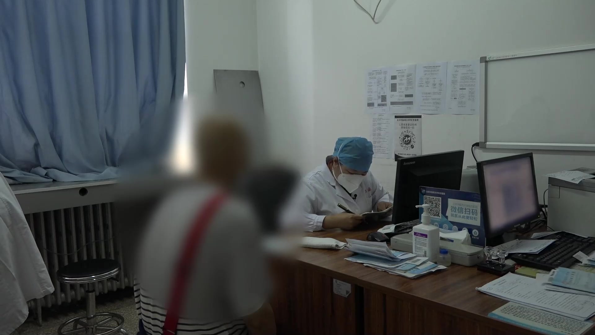 心肾不交虚阳上浮：69岁男性失眠心悸伴上热下寒的调和阴阳法