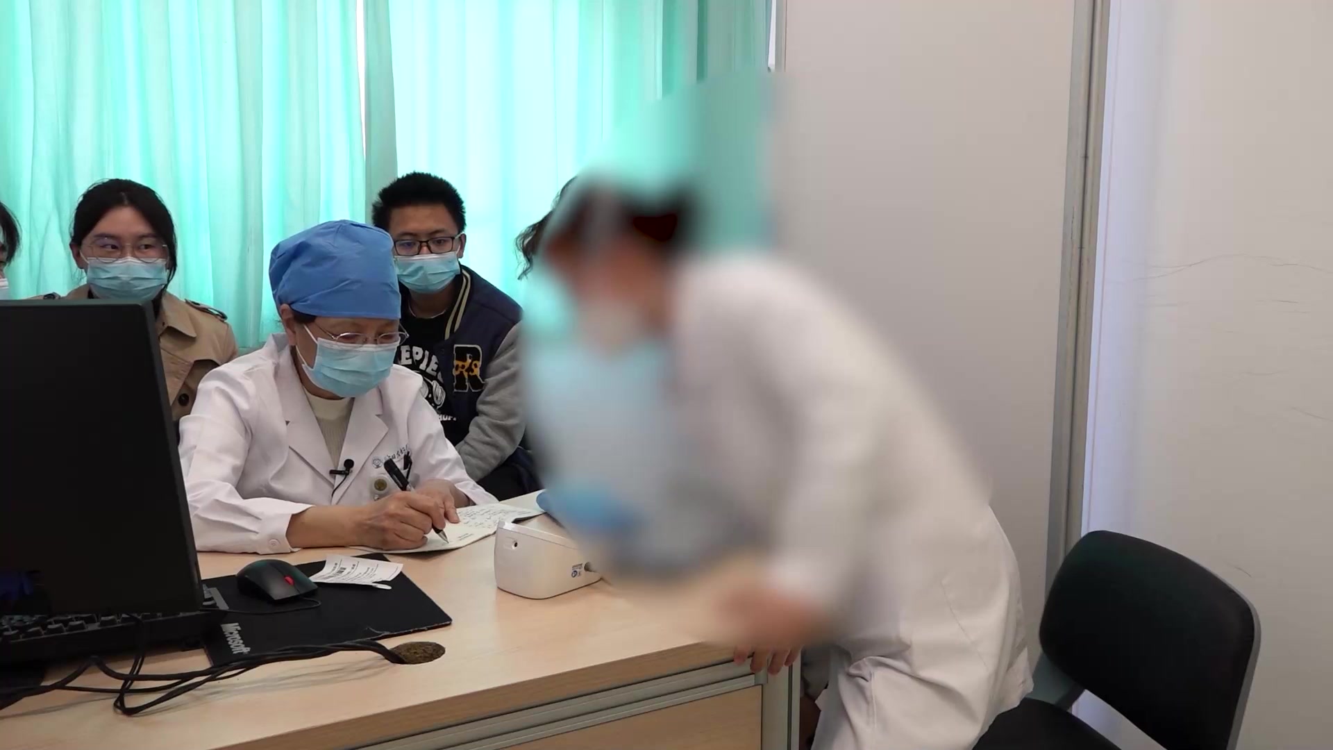 痰热扰心：45岁女性新冠后心悸失眠的黄连温胆汤辨治