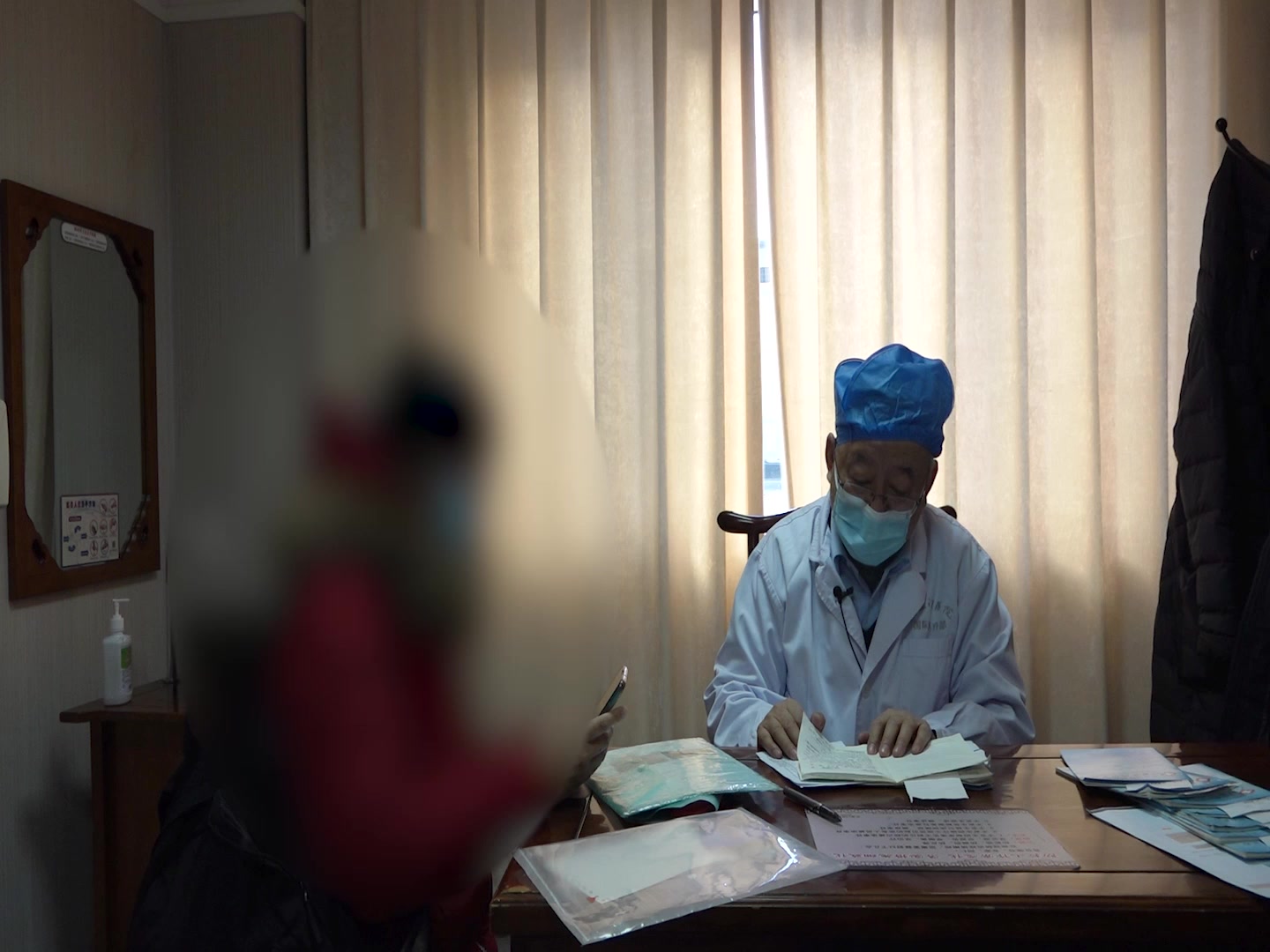 脾肾阳虚痰湿内蕴：44岁女性慢性腹泻胃胀伴多发结节之温阳调经法