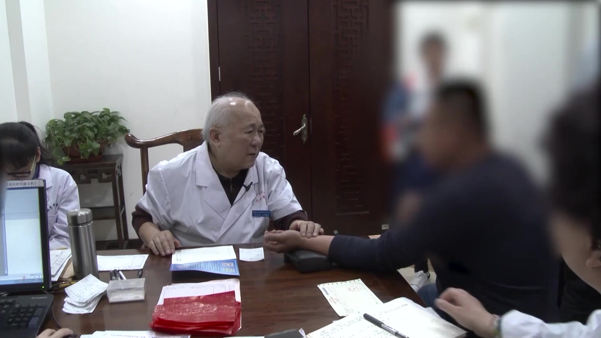 痰湿内盛外寒引动：36岁肥胖男性过敏性鼻炎的解表化痰清热法