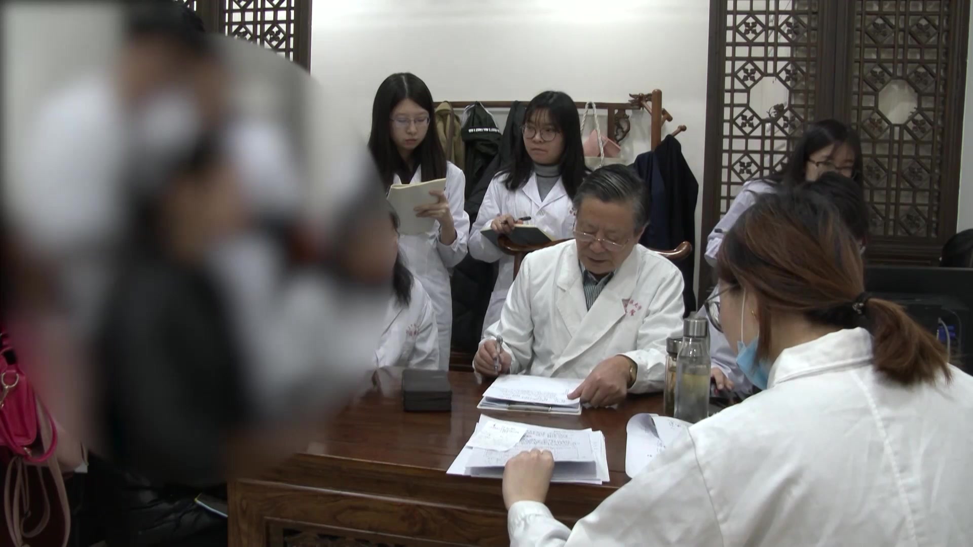 寒凝血瘀？：17岁女生服中药后痛经加重伴恶心的辨治解析