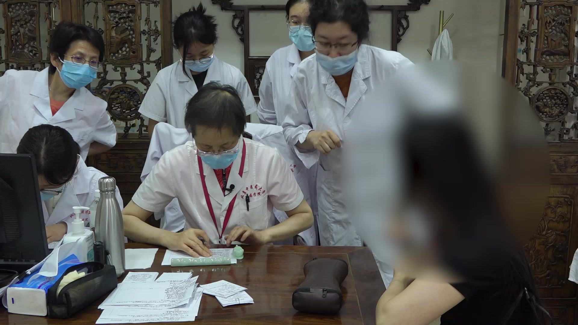 心脾两虚，虚火上扰：38岁产后失眠伴月经淋漓的健脾宁心安神法