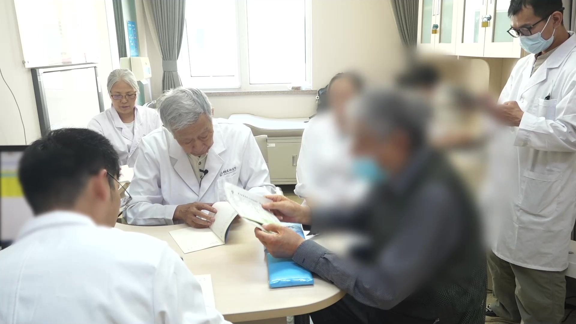 痰瘀互结脾虚胃寒：79岁冠心病肾衰患者胃痛与肌酐波动的调治