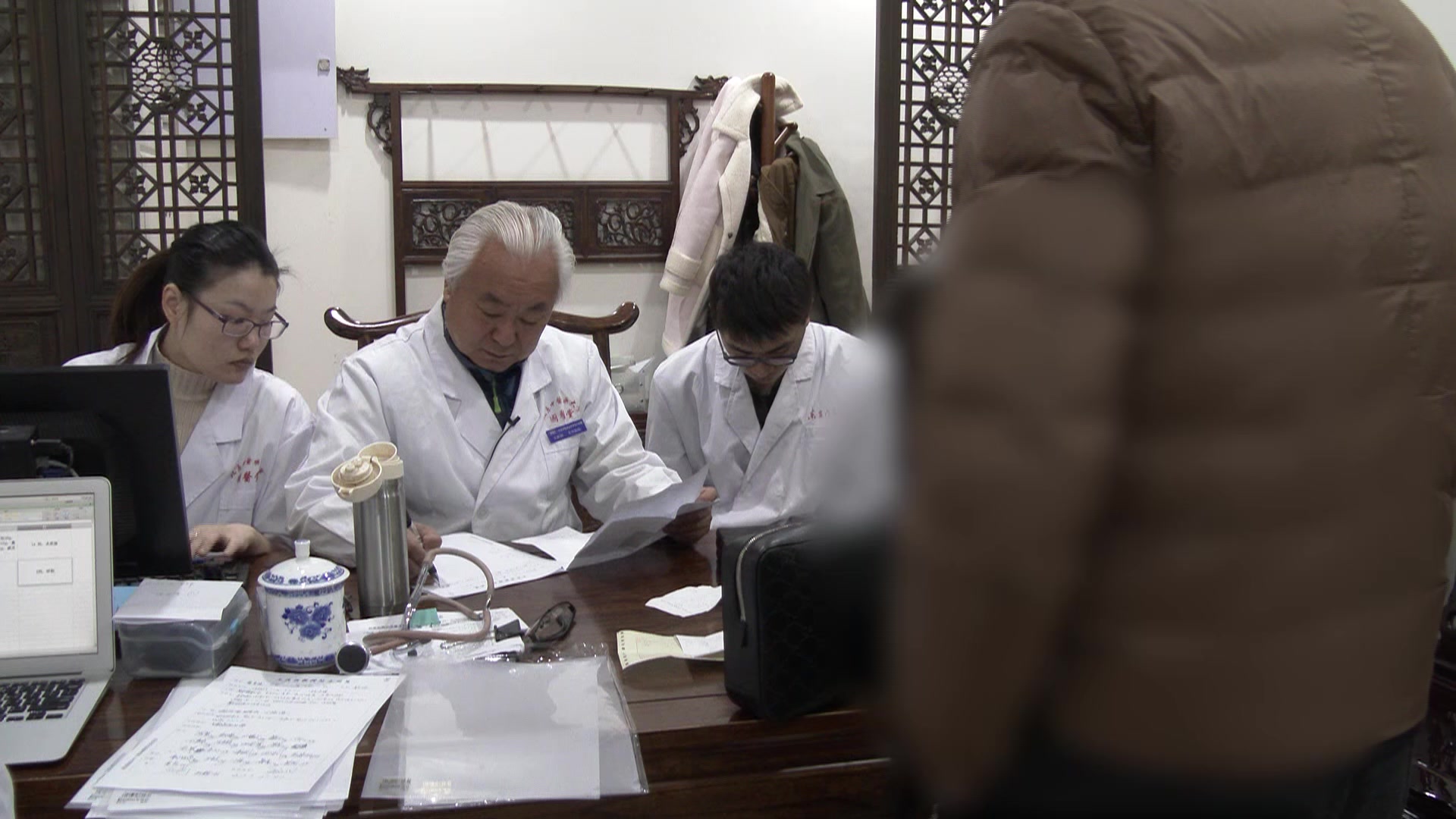 肝郁脾虚湿热内蕴：74岁慢乙肝极度厌食消瘦的疏肝健脾法