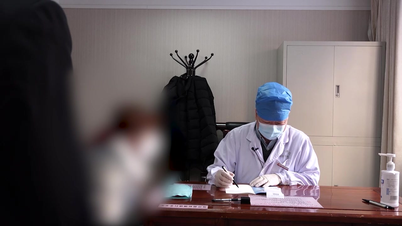 气血两虚癌毒内伏：54岁乳腺癌放化疗后肺结节的中医扶正调理