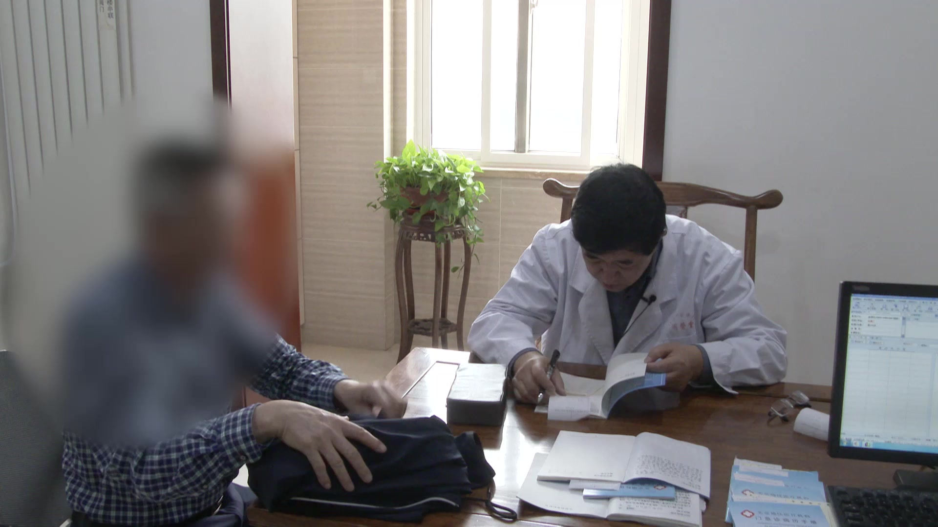肝郁脾虚湿热内扰：50岁男性失眠6年伴心悸的疏肝健脾清热法