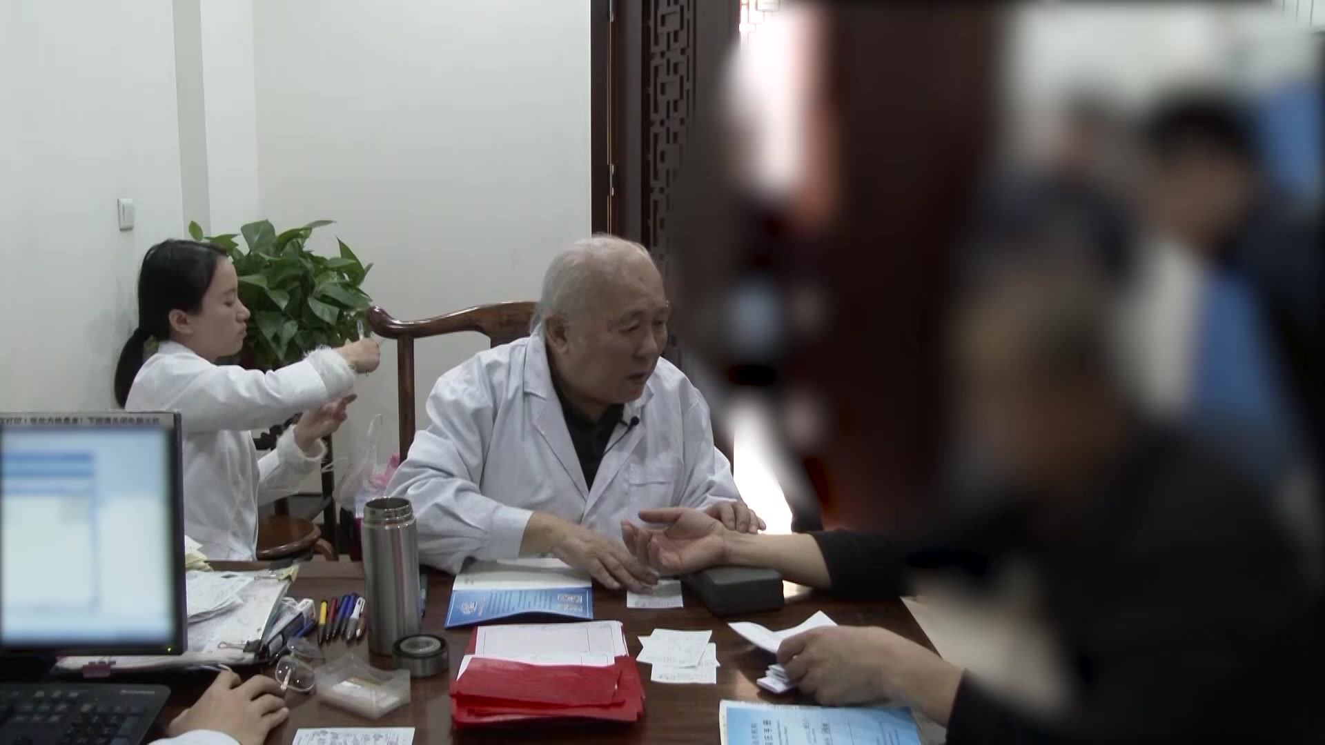 脾胃虚寒兼肠道湿热：51岁男性慢性腹泻伴萎缩性胃炎之健脾清化法