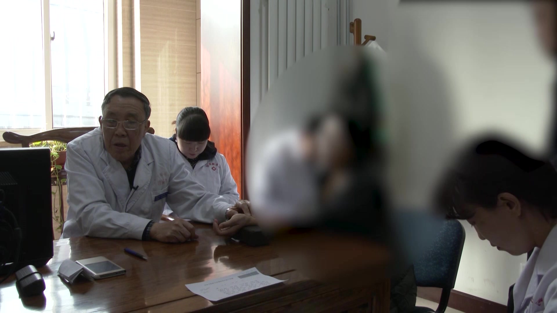 中焦虚寒肝胃不和：48岁女性反流性食管炎伴带下乳房胀痛的温中疏肝法