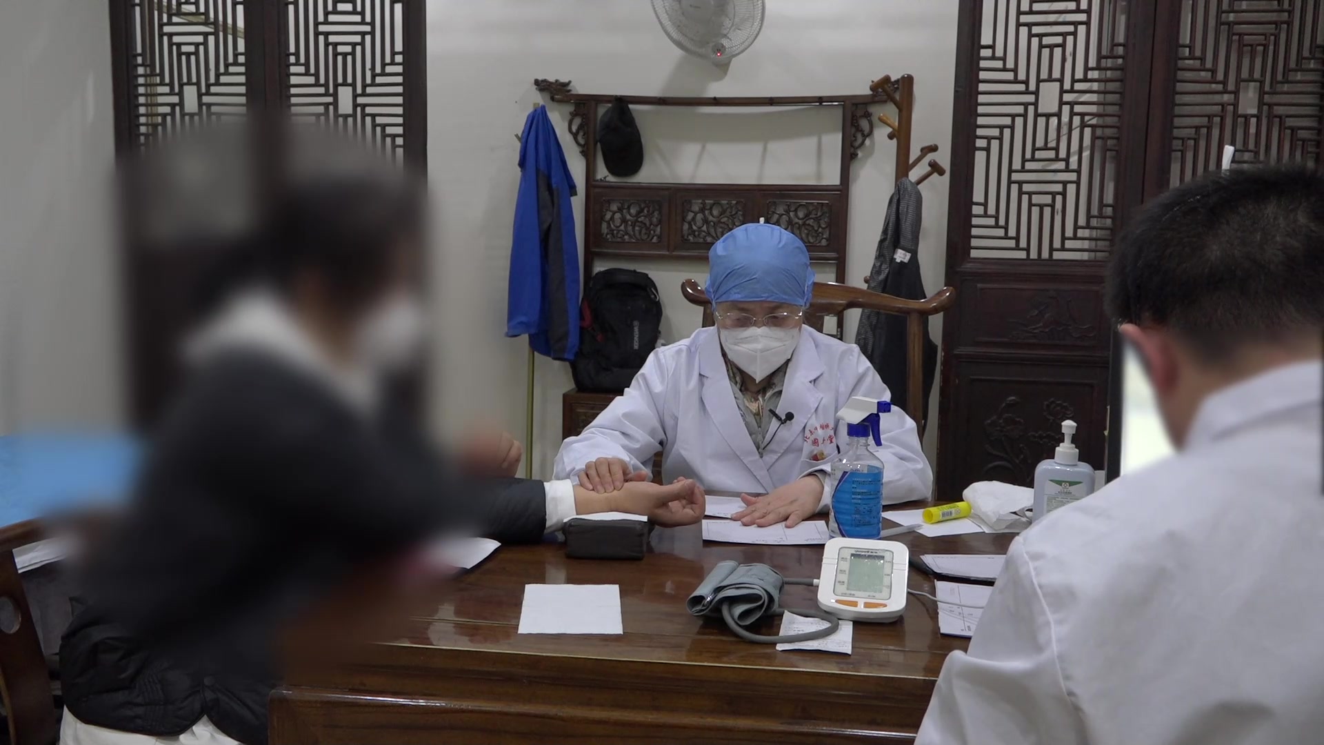 肝郁化火肝胃不和：53岁甲状腺癌术后失眠烦躁的疏肝清热和胃法
