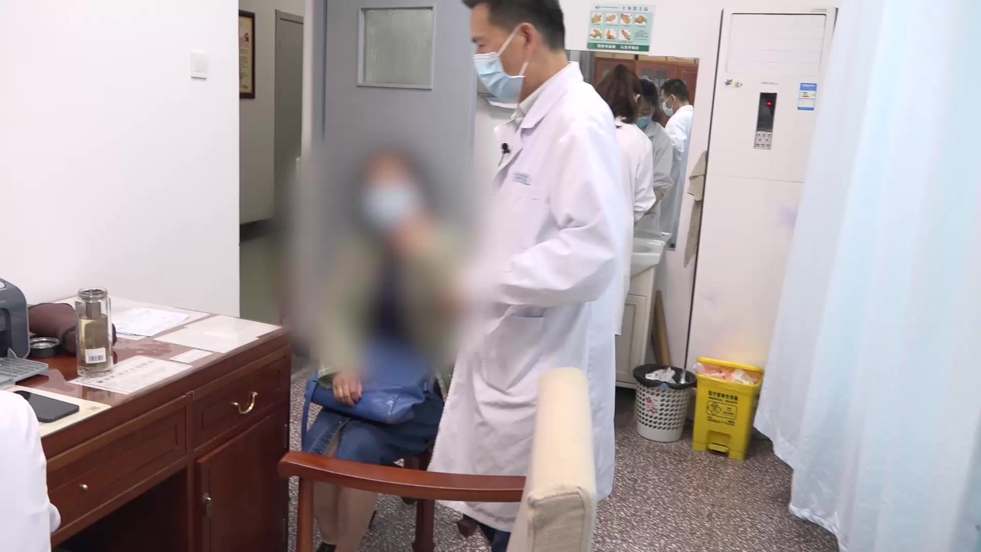 颈椎C3/4、C4/5、C5/6椎间盘突出、骨质增生及椎管狭窄，神经性颈椎病（手麻一月有余，肩痛两周，自行治疗后肩痛缓解，臂膀酸胀）女 40岁