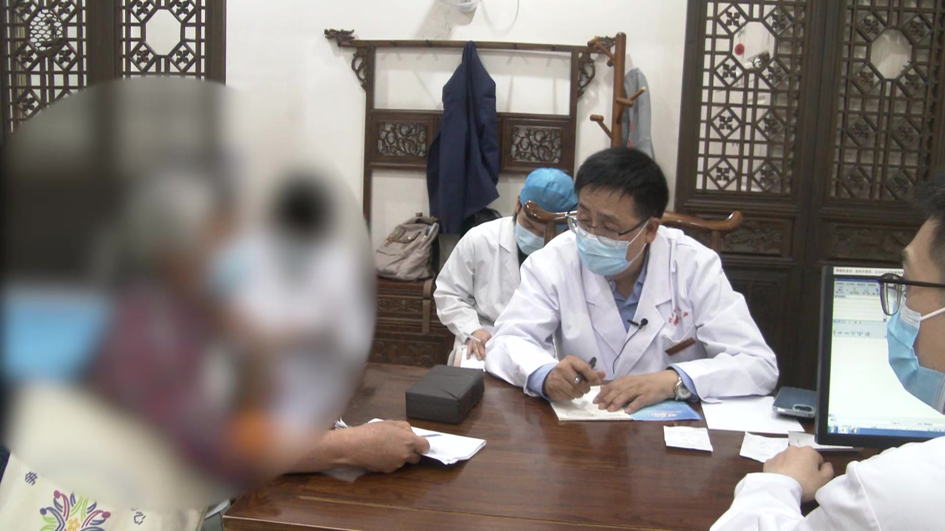 气虚血瘀痰瘀互结：58岁乳腺癌术后甲状腺结节患者的益气活血化痰散结法