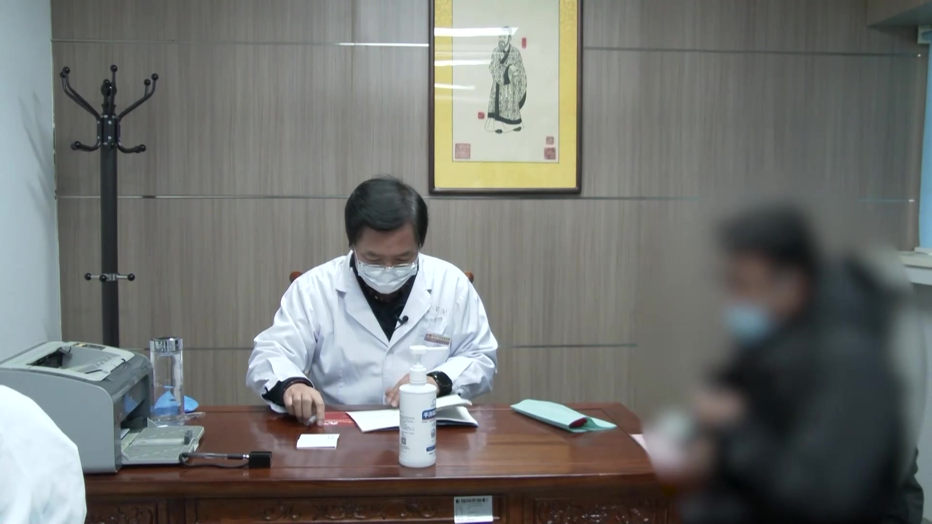 内热体质热迫血行：32岁男性过敏性紫癜肾炎小腿灼热的戒酒调护