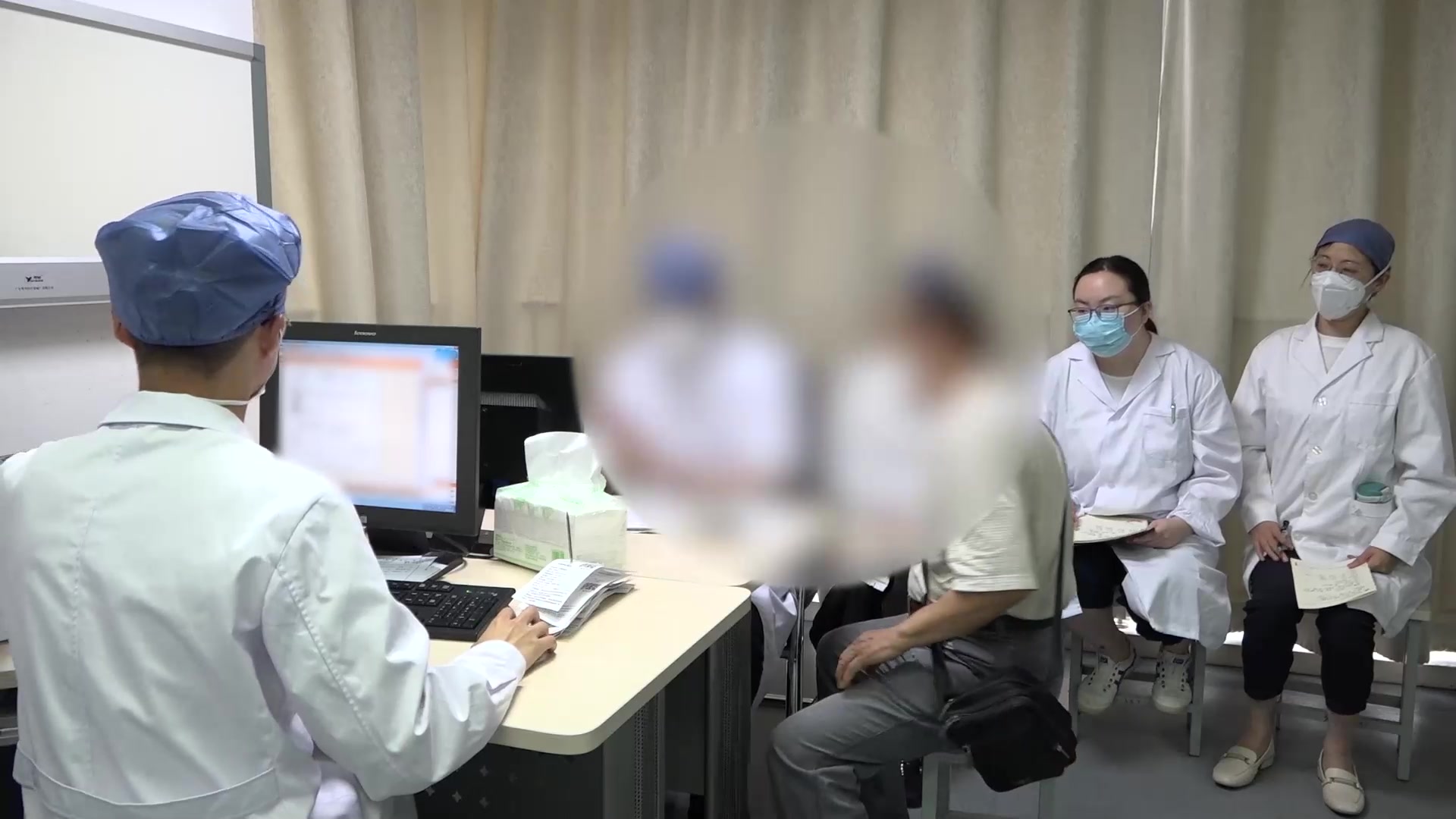 气阴两虚湿热痹阻：76岁肺纤维化患者活动后气短的清热祛湿通痹法