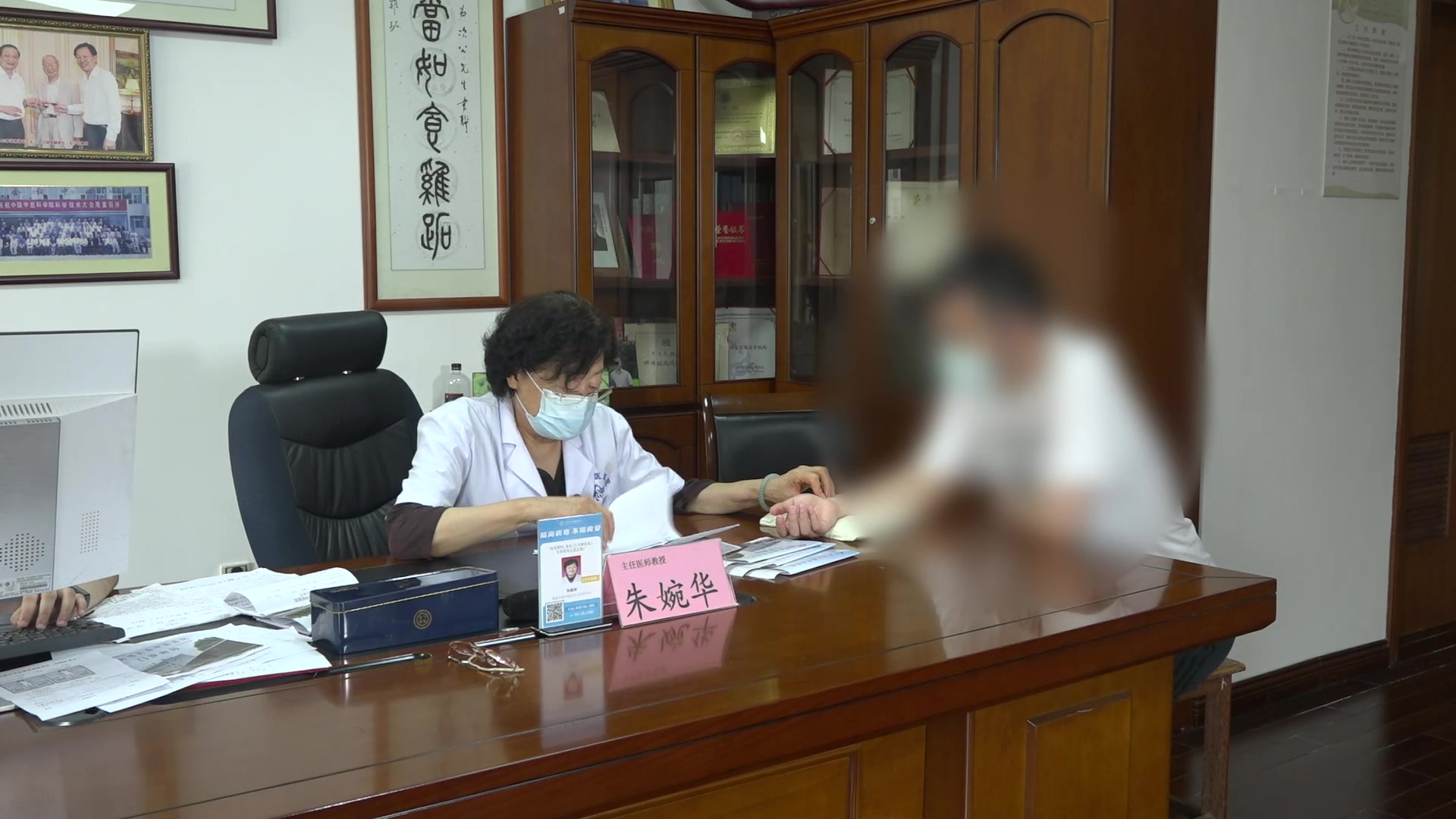 痰瘀互结：34岁强直性脊柱炎患者头晕伴颈动脉斑块的功能锻炼与化瘀消斑法