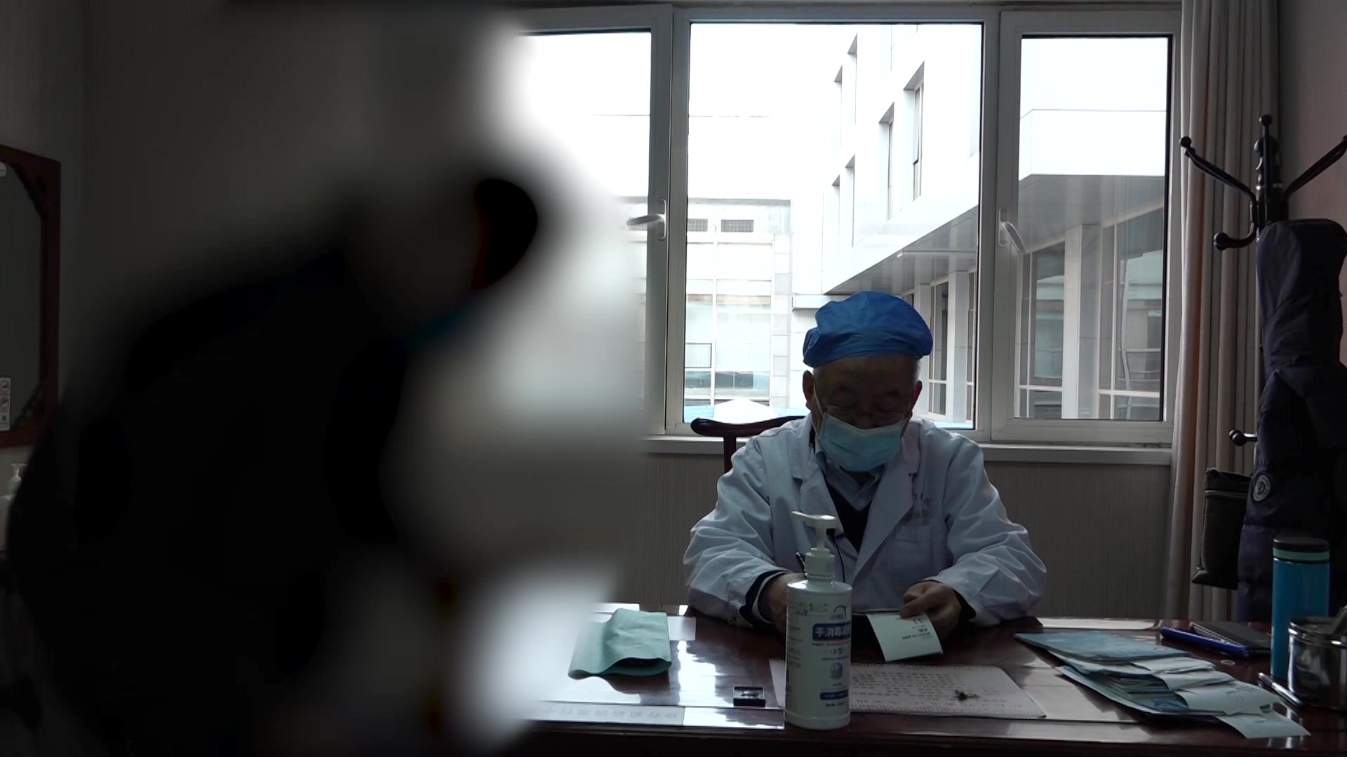 三焦壅塞证：42岁女性肠梗阻术后便干乏力，宣通三焦通腑降浊法