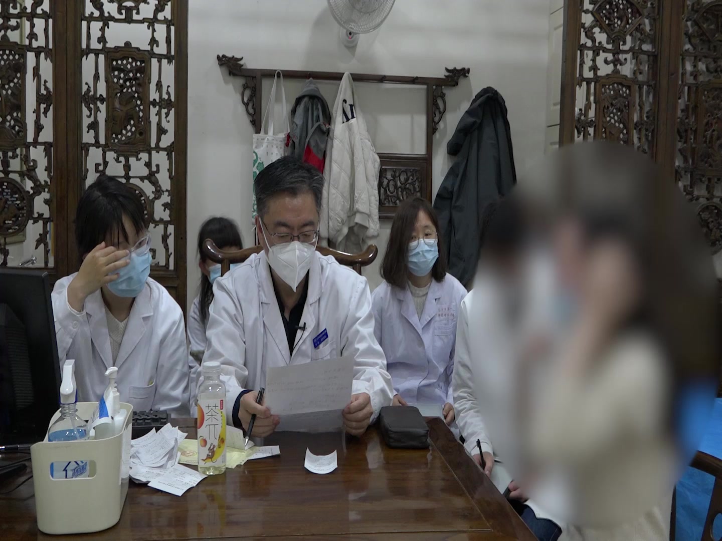 肝郁脾虚痰湿内蕴：34岁焦虑抑郁女性劳累后心慌胸闷的中药调治