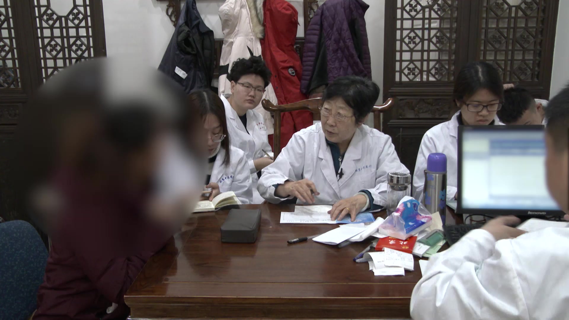 风寒犯肺，肺气上逆：45岁女性反复咳嗽痰稀白之紫苏散加减宣肺止咳
