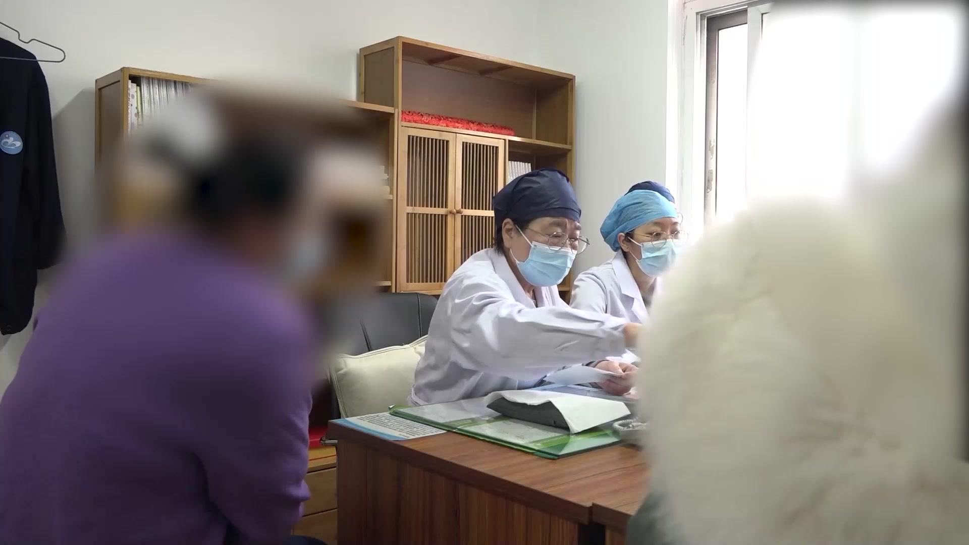 肾虚肝郁气血不足：29岁女性闭经2月余伴痛经的温肾养血通络法