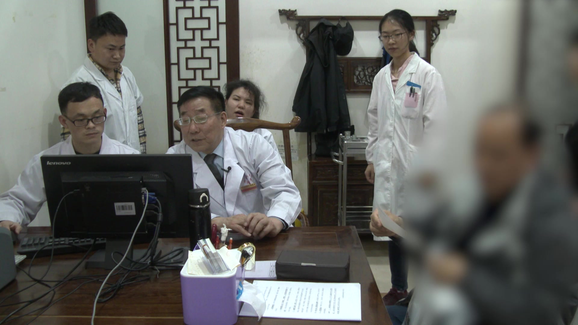 少阳郁热痰瘀阻络：64岁男性周期性头痛发热4年的和解少阳针药并用