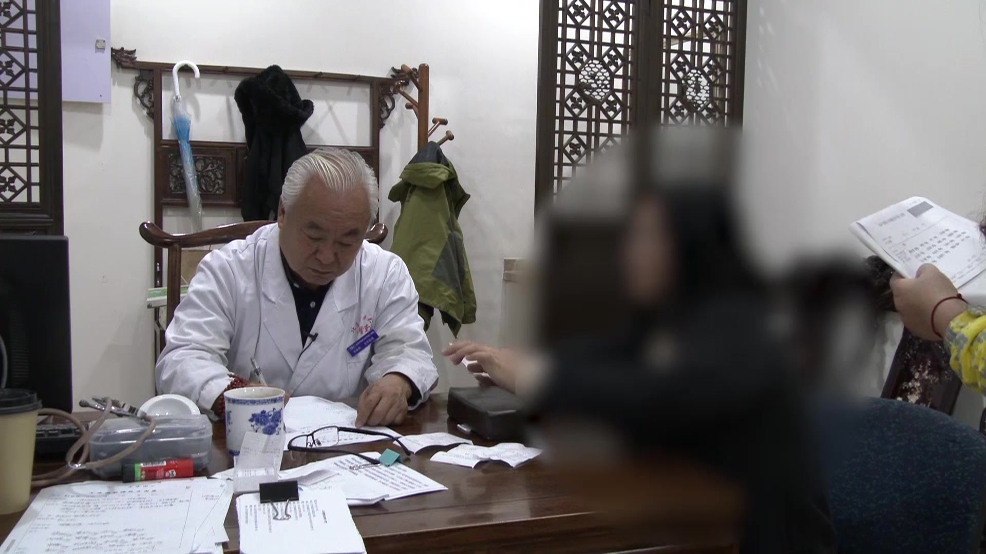 阴虚血热：38岁早产后腰酸盗汗失眠伴牛皮癣的滋阴清热法