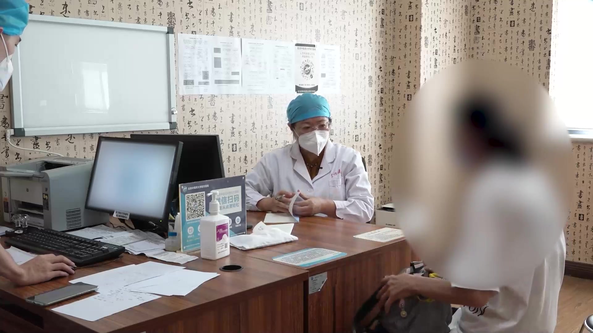 肝郁心神不宁：64岁女性失眠健忘好转后左肢麻木的调神解郁法