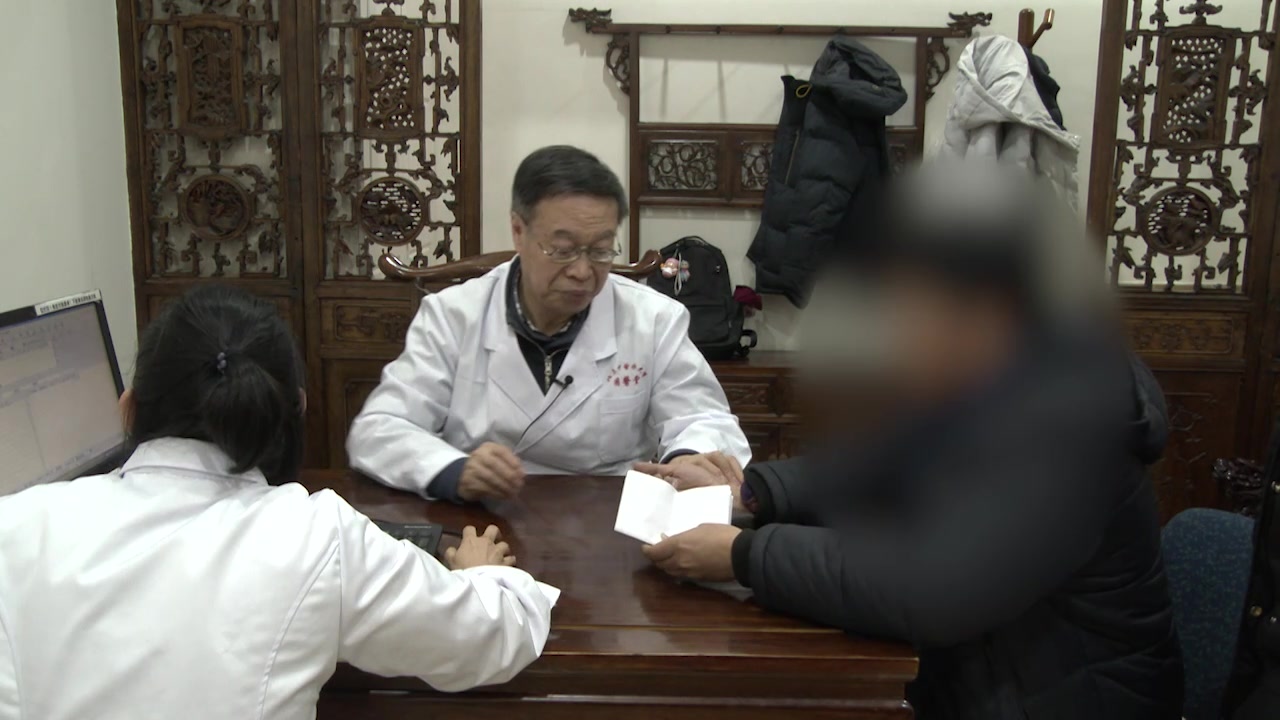 脾肾亏虚湿浊内停：33岁男性尿毒症肌酐下降的通腑泄浊法